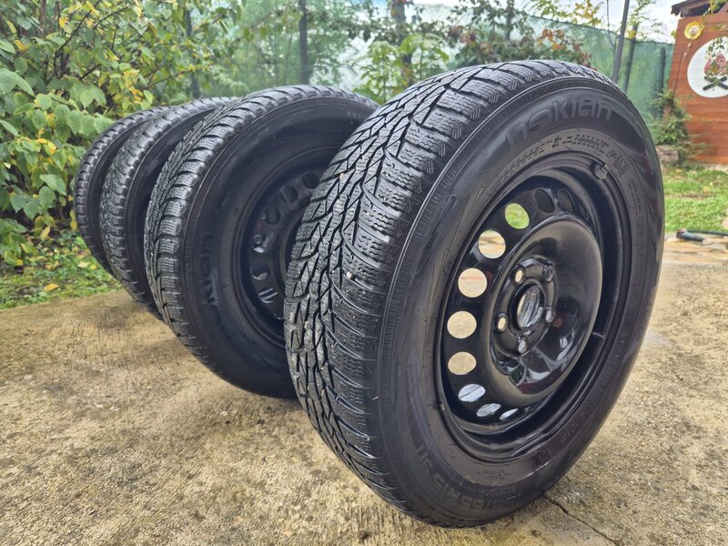 Vand set complet roti Iarna Anvelope NOKIAN (195/65 R15) + Jante Otel